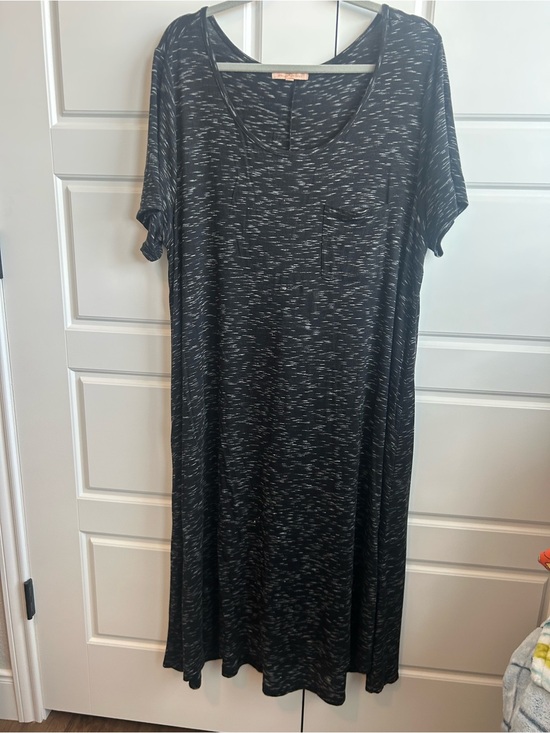 Gibson Latimer Dresses & Skirts - Gibson Latimer Casual Black Midi Dress